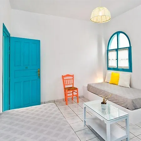 Nissia & 2* Kamari (Santorini)